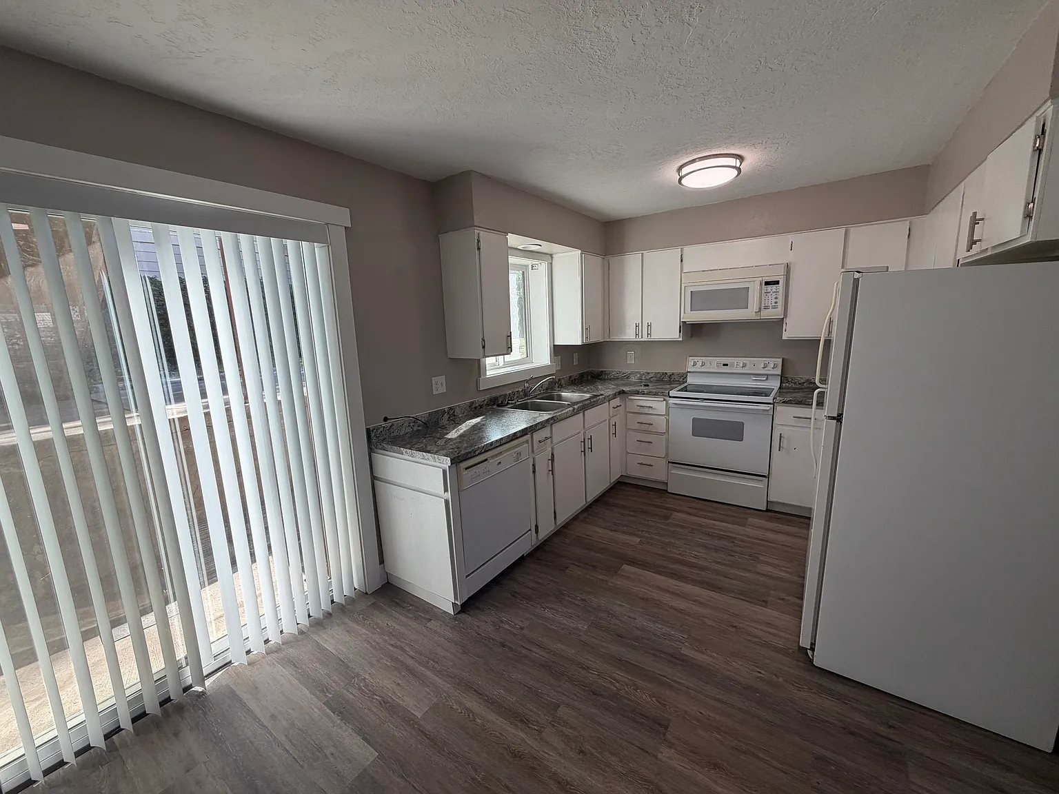 2 bed, 1000 sqft, $1,095 — Photo 1