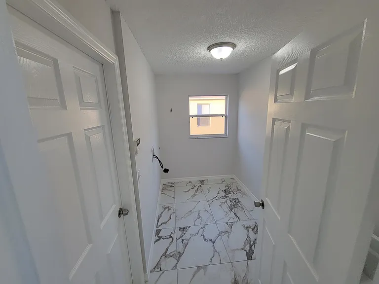 1907 Escambia Ln — Photo 33