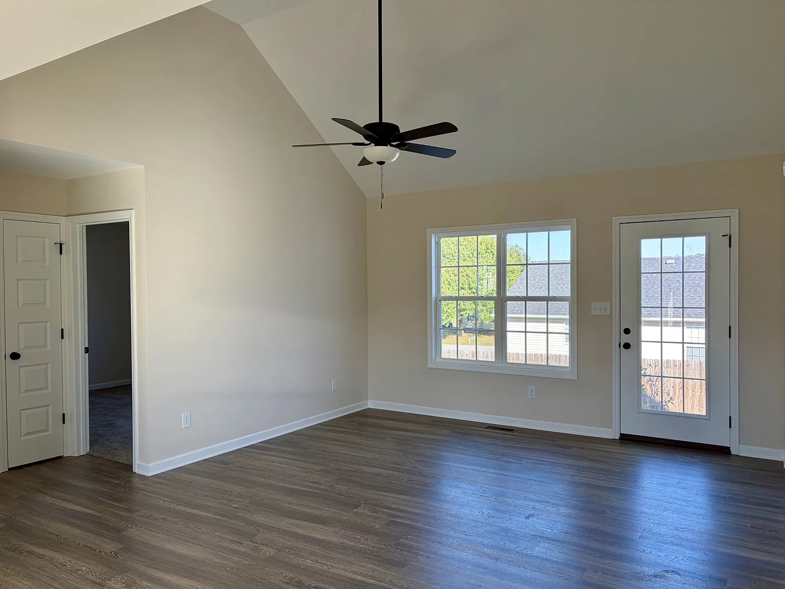 3 bed, 2.0 bath, 1320 sqft, $1,650 — Photo 2