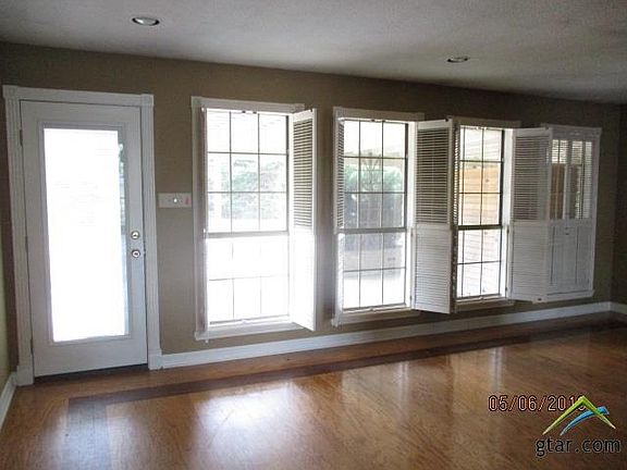 4th image of 301 Greenhill Park Ave