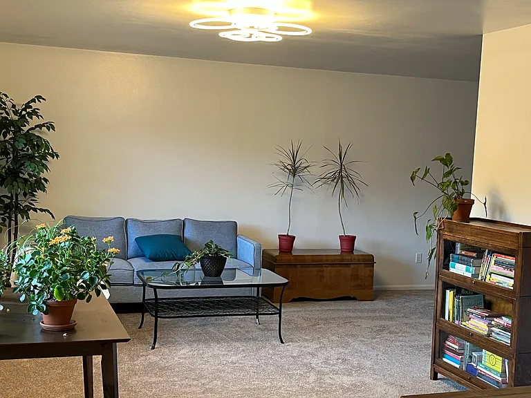 E Warren Dr — Photo 6