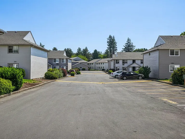 Madras Apartments — Photo 17
