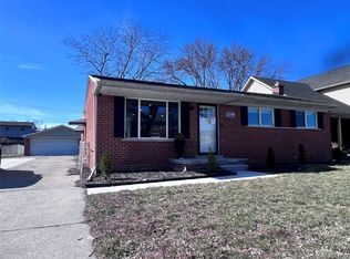22600 Edgewater St, Saint Clair Shores, MI 48082