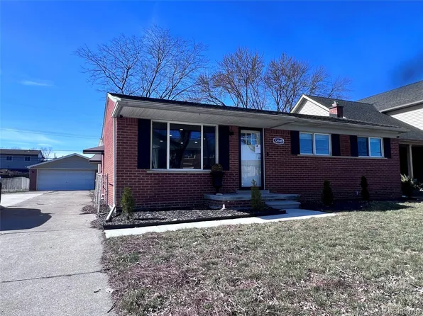 22600 Edgewater St, Saint Clair Shores, MI 48082