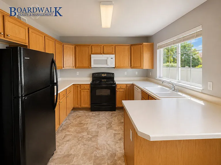7638 S Redwood Rd #14 — Photo 8