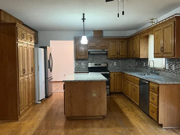 3824 Dunbar Ct N, Brooklyn Park, MN 55443