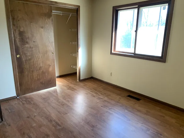 1089 Regency Dr — Photo 8