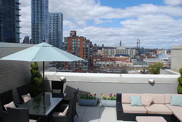 Sold by Daniel Gale Sotheby's International Realty | media 39