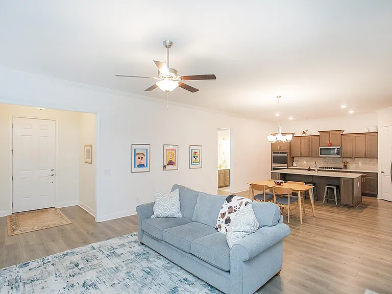 605 Quiet Cir — Photo 6
