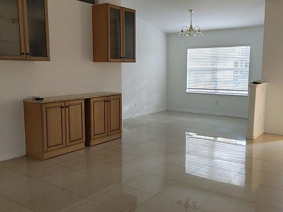 4th image of 15 White Dove Ln