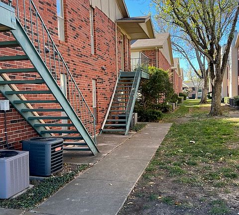 4th image of 544 E Bethany Dr #42ef8db5c