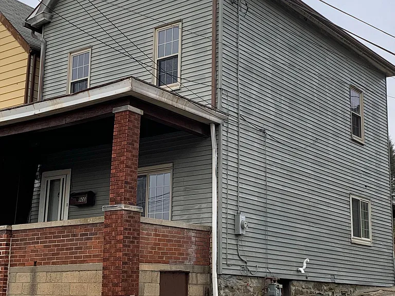 900 Gibson St — Photo 1