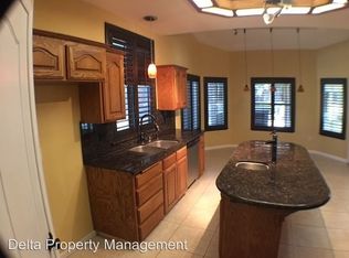 116 W Warwick Ave, Clovis, CA 93619