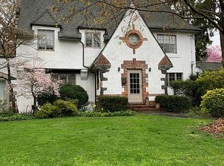 20 Ascot Rdg, Great Neck, NY 11021