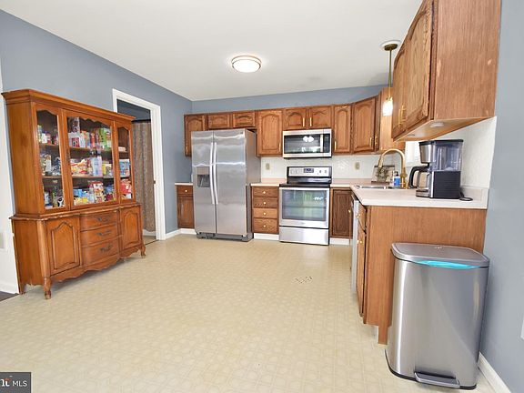 4th image of 34 Larch Dr