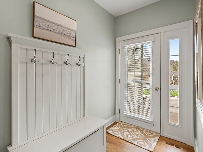 501 Abbey Ridge Ct — Photo 3