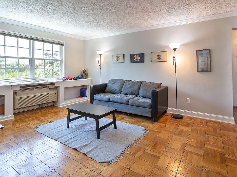 1st image of 1714 W Abingdon Dr APT 301