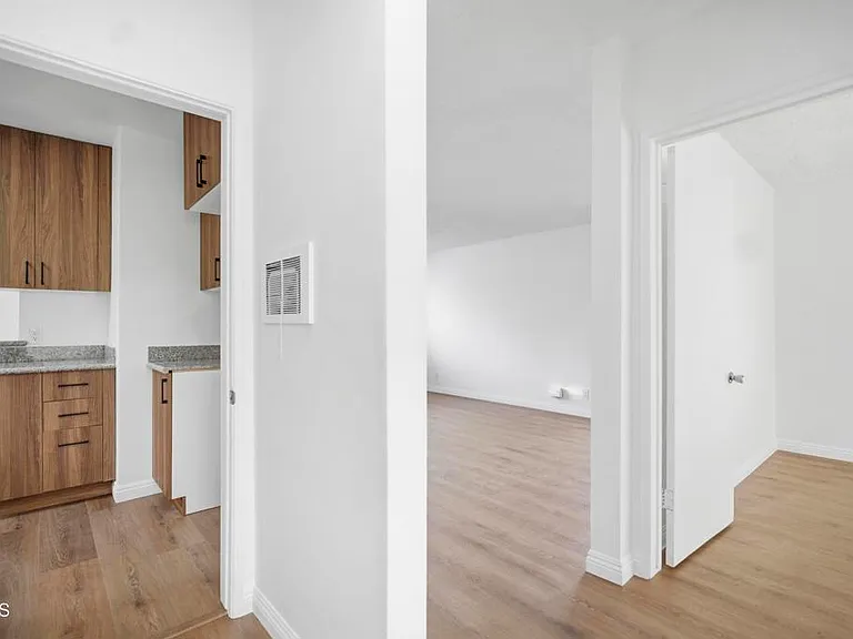 221 S Pine St #A — Photo 12