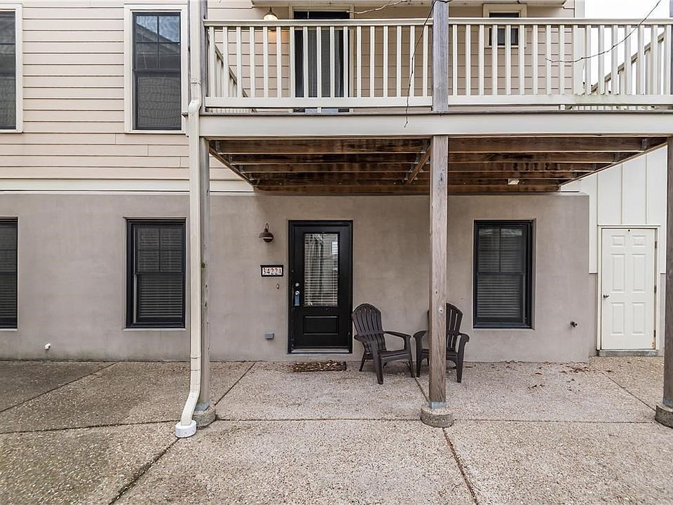 Welcome to 3422A East Lime Kiln, Main level Unit with large patio and courtyard area.  Enter a no-step lifestyle of wide open spaces.