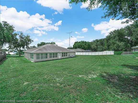 5th image of 2820 Lakeview Dr