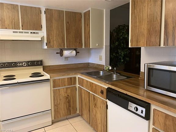 3rd image of 1507 Cape Coral Pkwy W APT 4