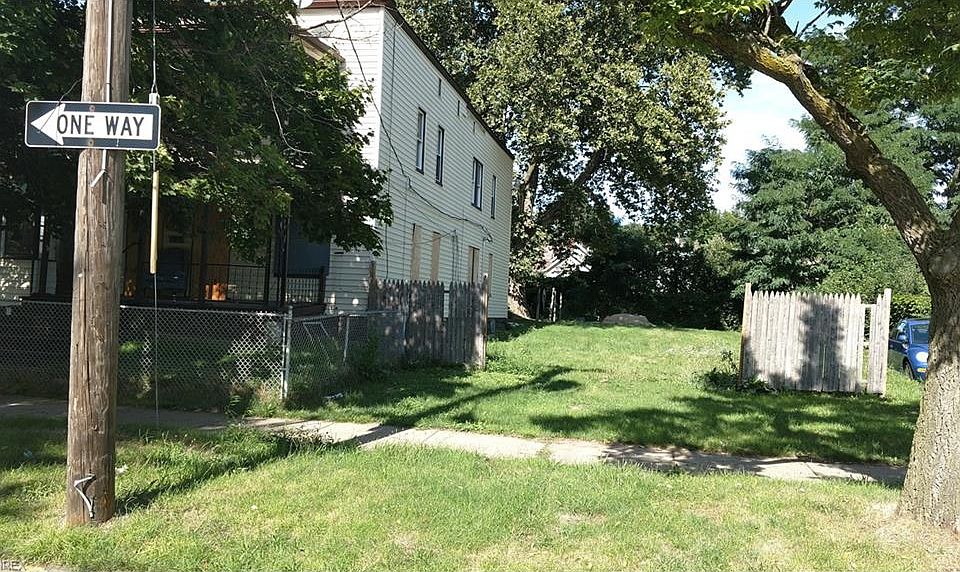 1st image of 1387 E 43rd St