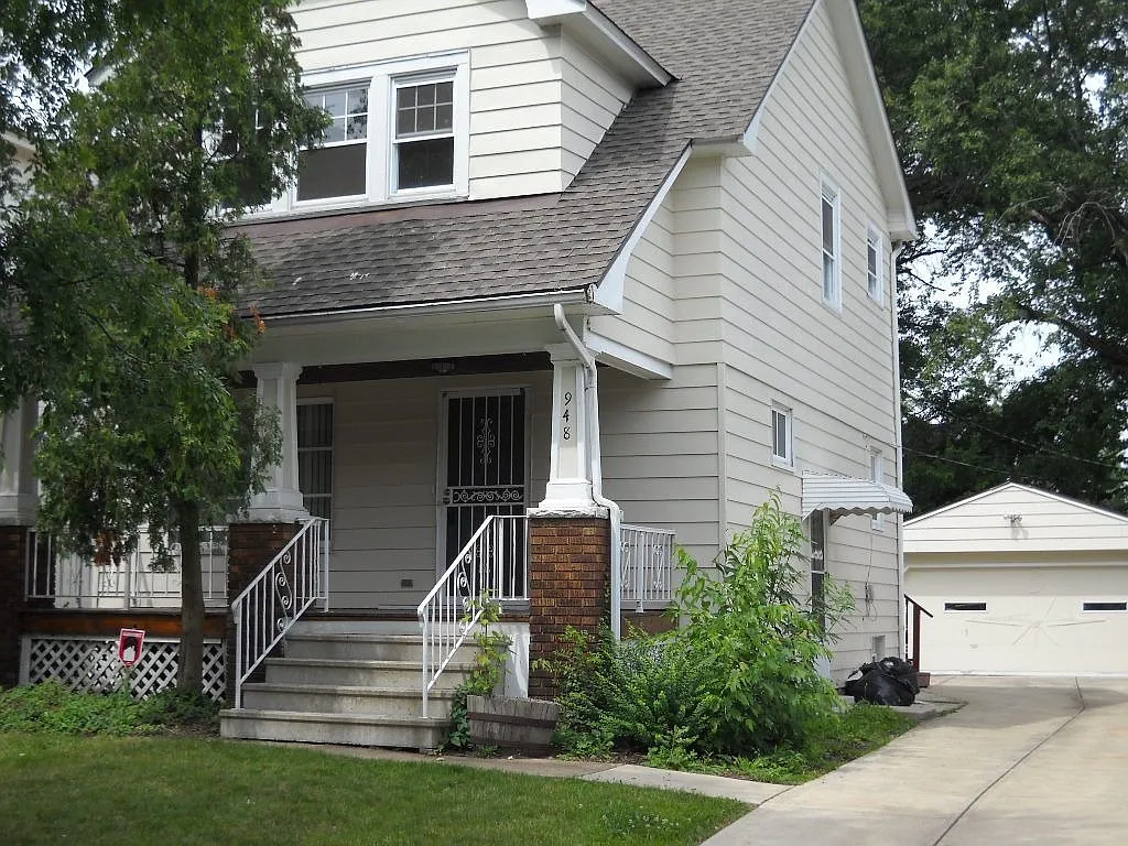 948 Selwyn Rd photo 1