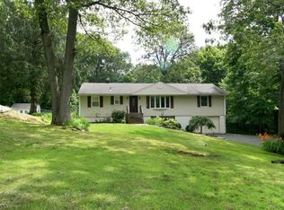 96 Minnisink Rd, Lake Hopatcong, NJ 07849