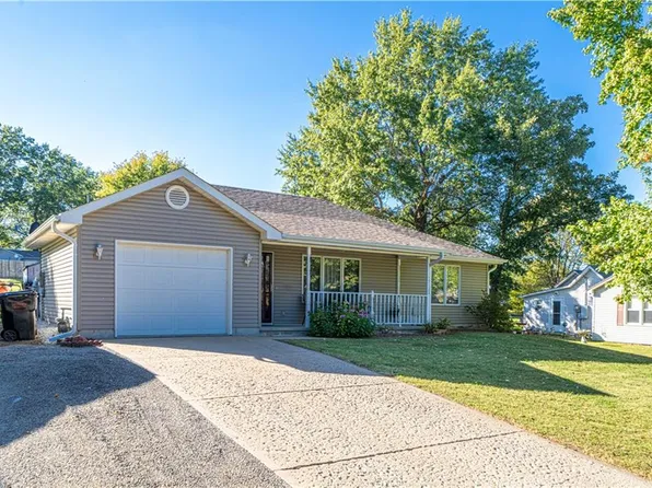 502 N 1st St, Savannah, MO 64485