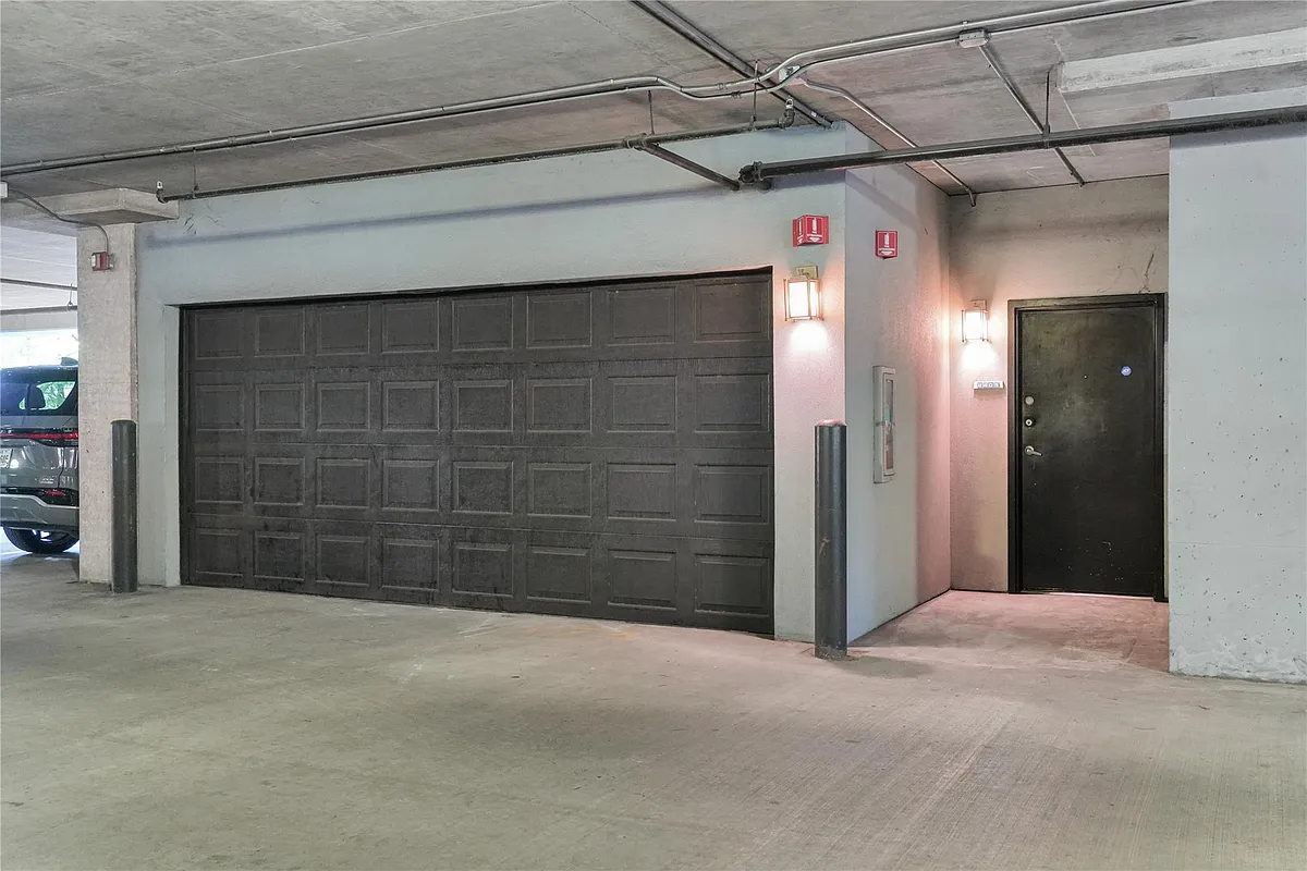 Building Photo - 2000 Bagby St #2401