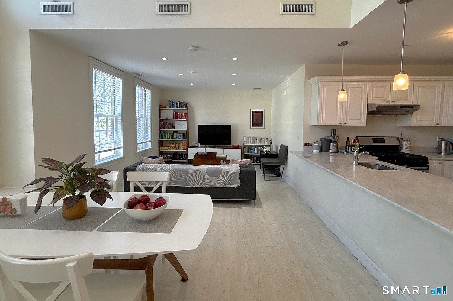 1 bed, 1.0 bath, 900 sqft, $4,000 — Photo 4