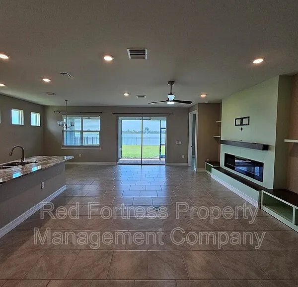 623 Parkshore Lake Ave — Photo 2