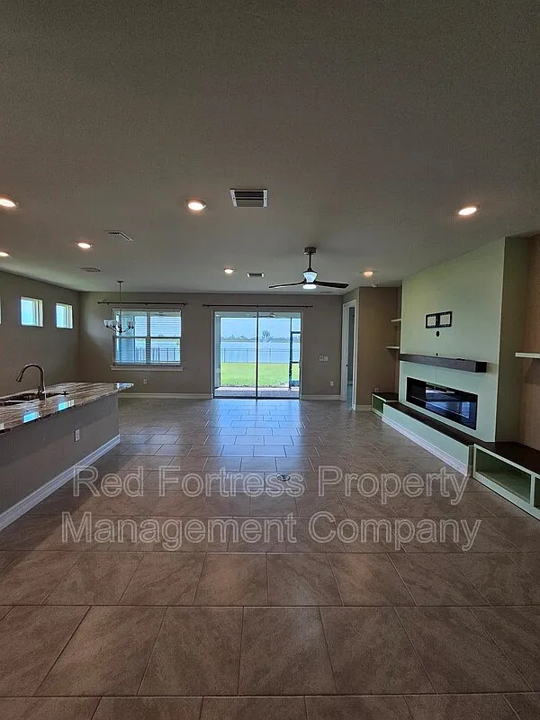 Building Photo - 623 Parkshore Lake Ave