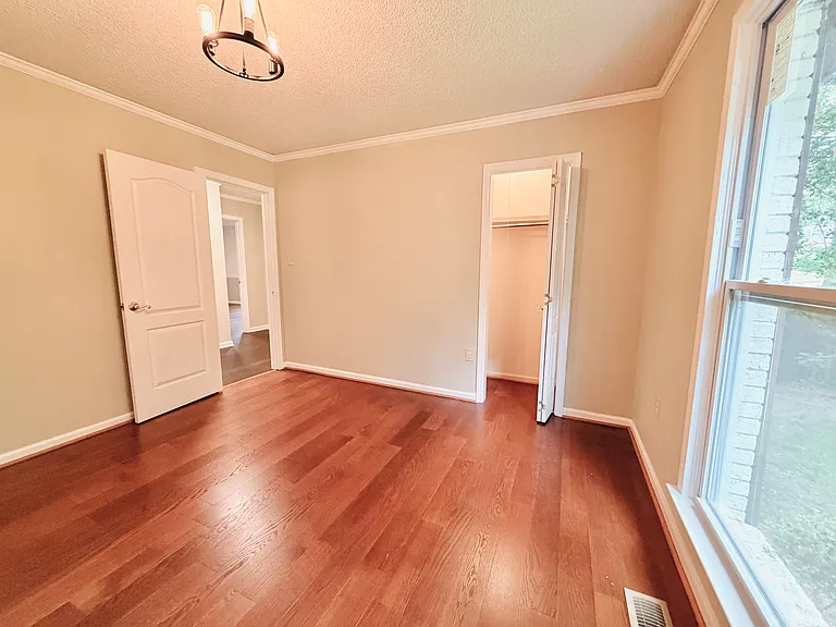 7905 Castleton Ln — Photo 19