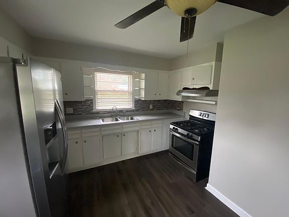 3rd image of 8000 N Blake Ln