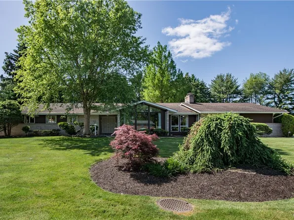 975 Wedgewood Rd, Bethlehem, PA 18017