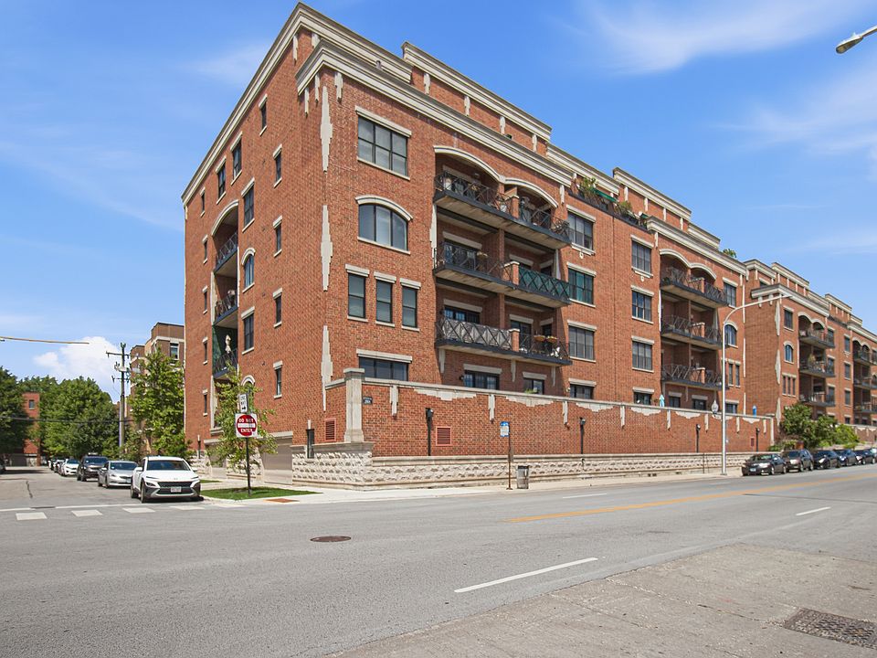 1st image of 2801 N Oakley Ave APT 203