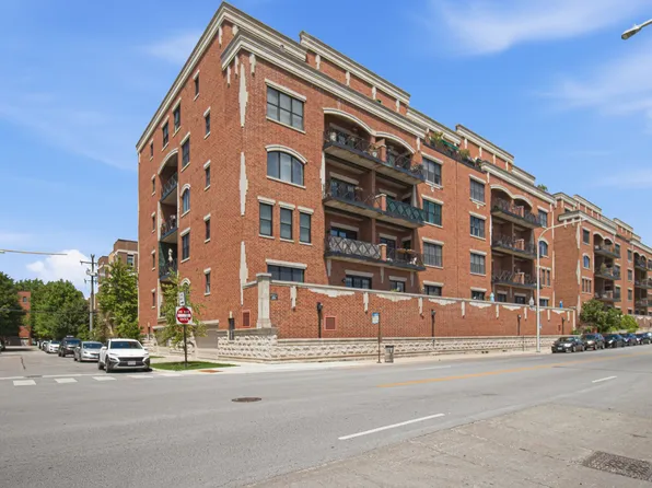 2801 N Oakley Ave APT 203, Chicago, IL 60618