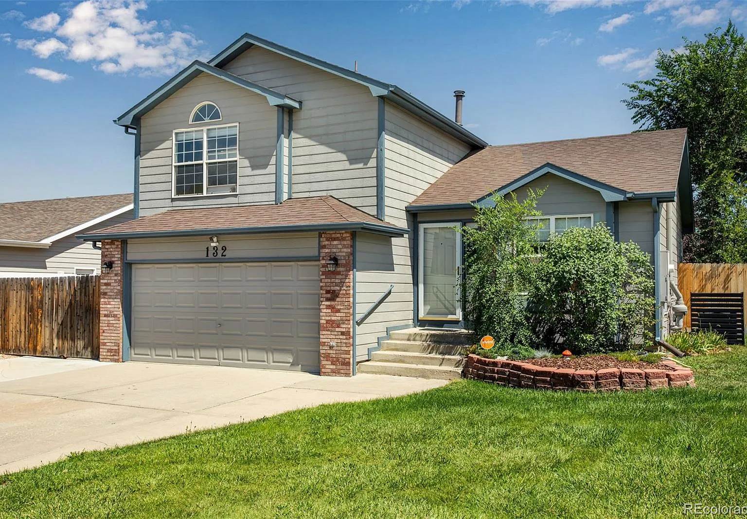 4 bed, 2.5 bath, 1896 sqft, $3,140 — Photo 3