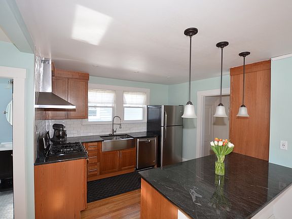 3rd image of 20 Dartmouth Ave