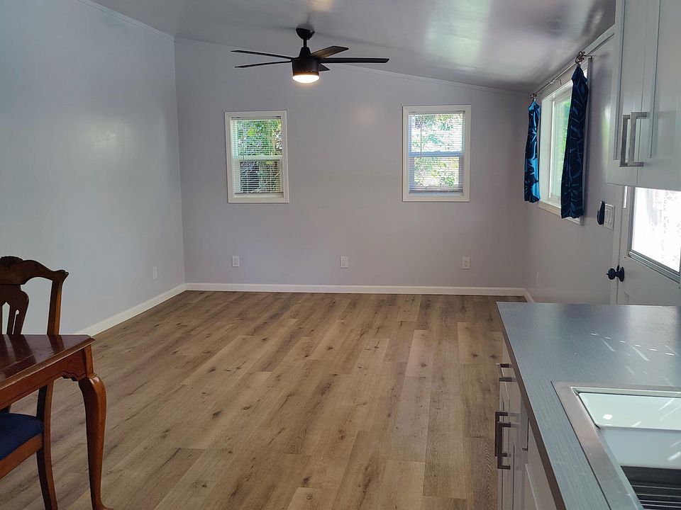 Living room without staging furniture