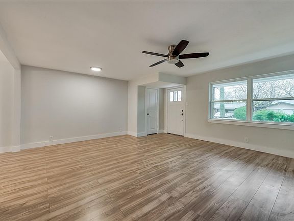 3rd image of 1506 Hillcrest Dr