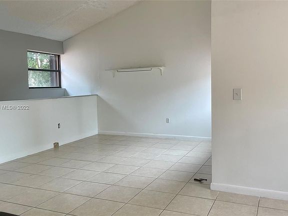 3rd image of 415 W Park Dr APT 201