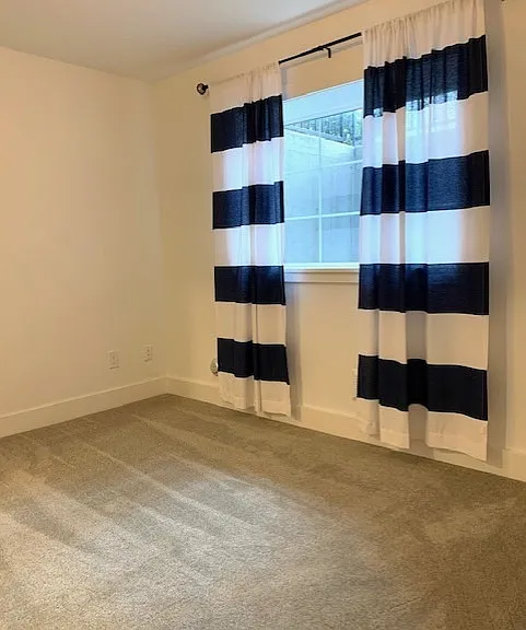 901 W McGraw St — Photo 16