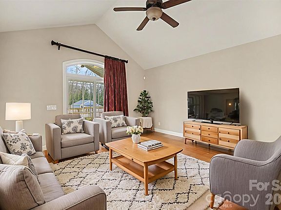 2nd image of 1139 Moray Ct