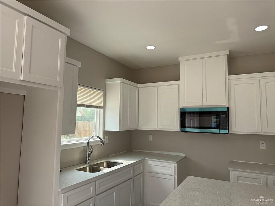1st image of 1604 N Canelo Dr APT 3