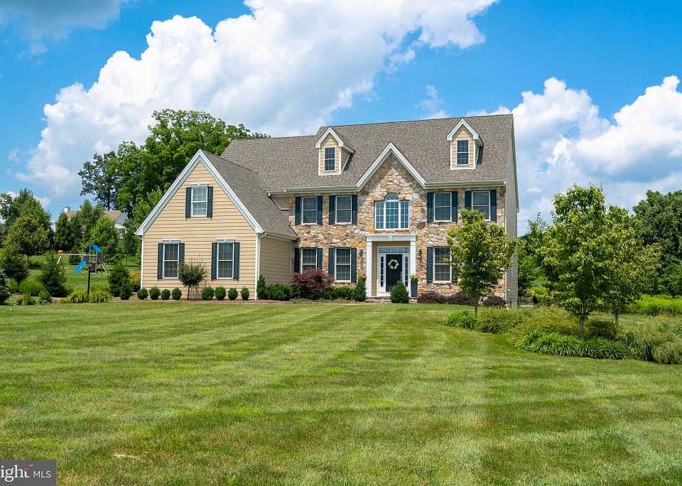1st image of 115 Galvin Cir