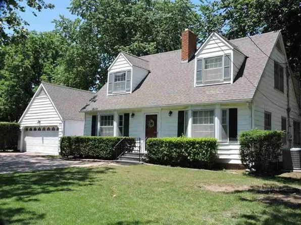 1909 E Hartford Ave, Ponca City, OK 74604