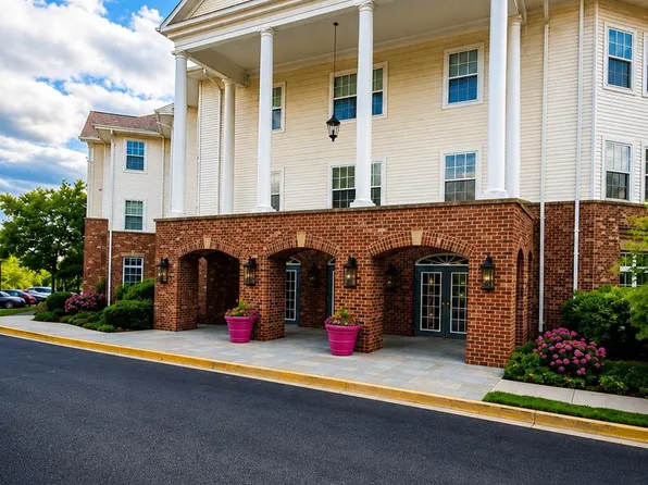 6640 Lake Park Dr APT 208, Greenbelt, MD 20770