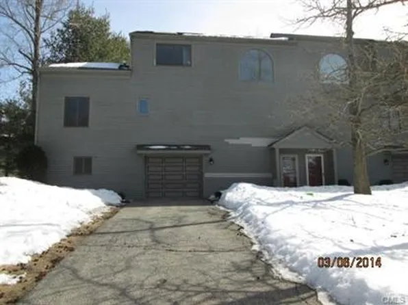 1 Pond View Dr, Brookfield, CT 06804